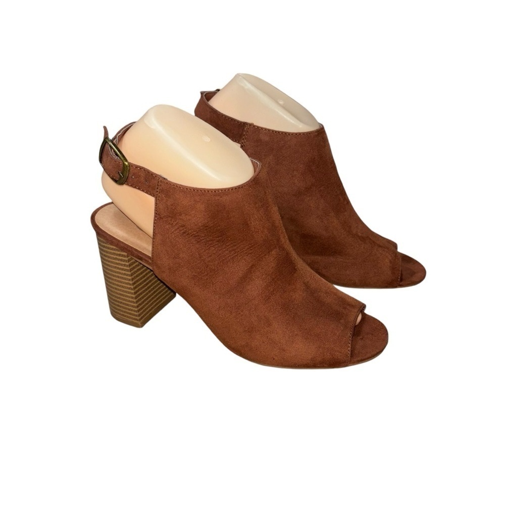 Chinese Laundry Women's Size 8.5 Faux Suede Sandal Block Heel Open Toe Brown